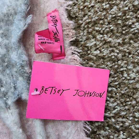 Large Betsy Johnson Blanket Scarf - Picture 2 of 3